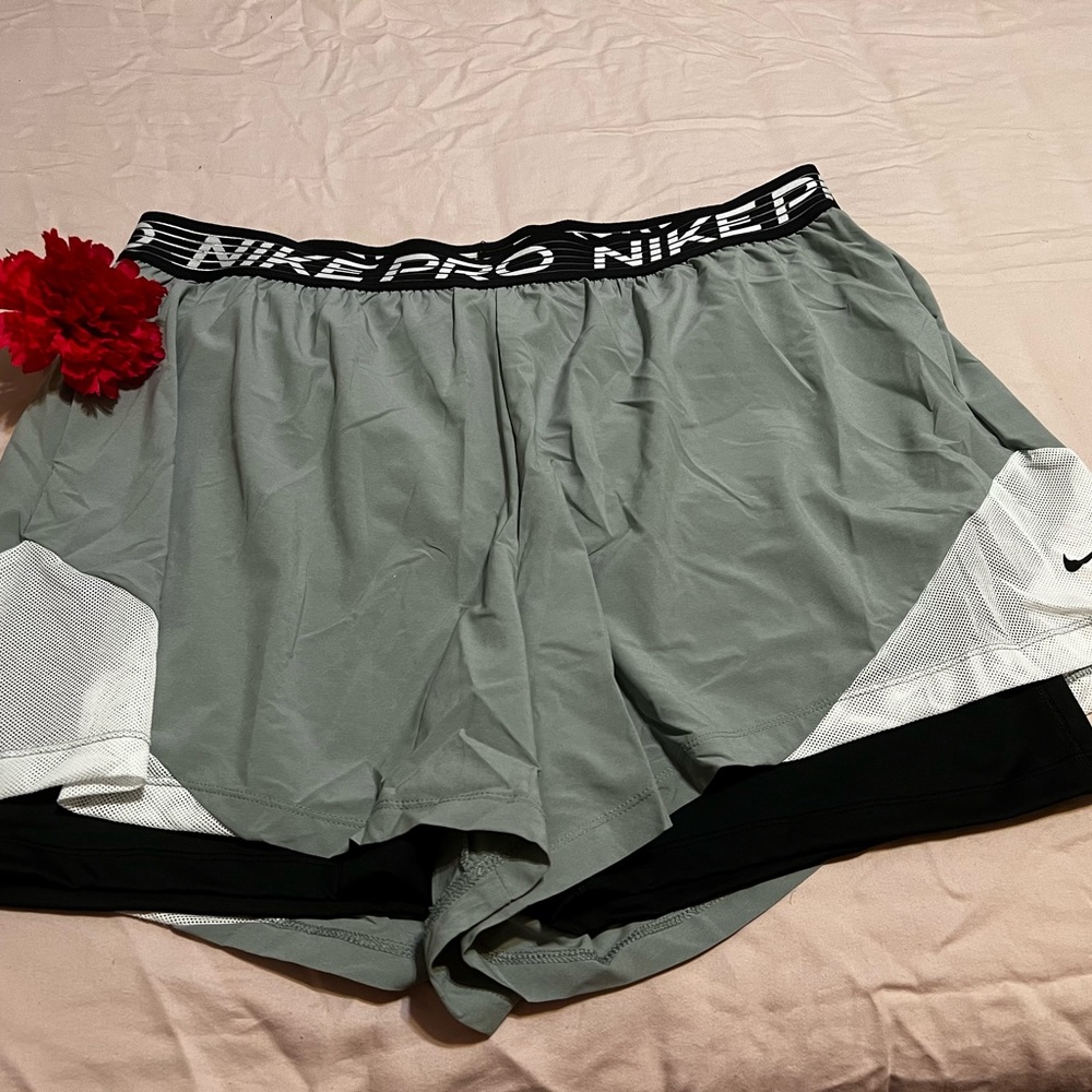 NWT Womens Plus Size Nike Flex Shorts